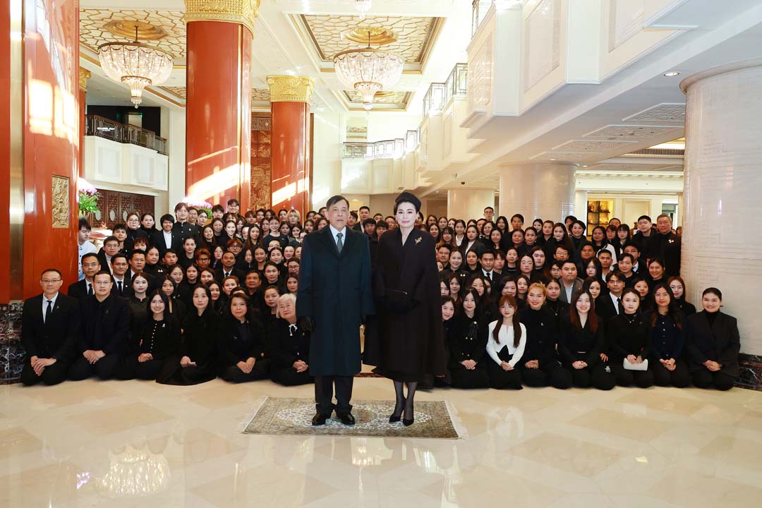 ในหลวง-พระราชินี พระราชทานพระบรมราชวโรกาสให้ อัครราชทูต พร้อมคู่สมรส ข้าราชการ ประชาชนชาวไทยในกรุงปักกิ่ง เฝ้าฯส่งเสด็จ

#ในหลวง #พระราชินี

naewna.com/royal/928537