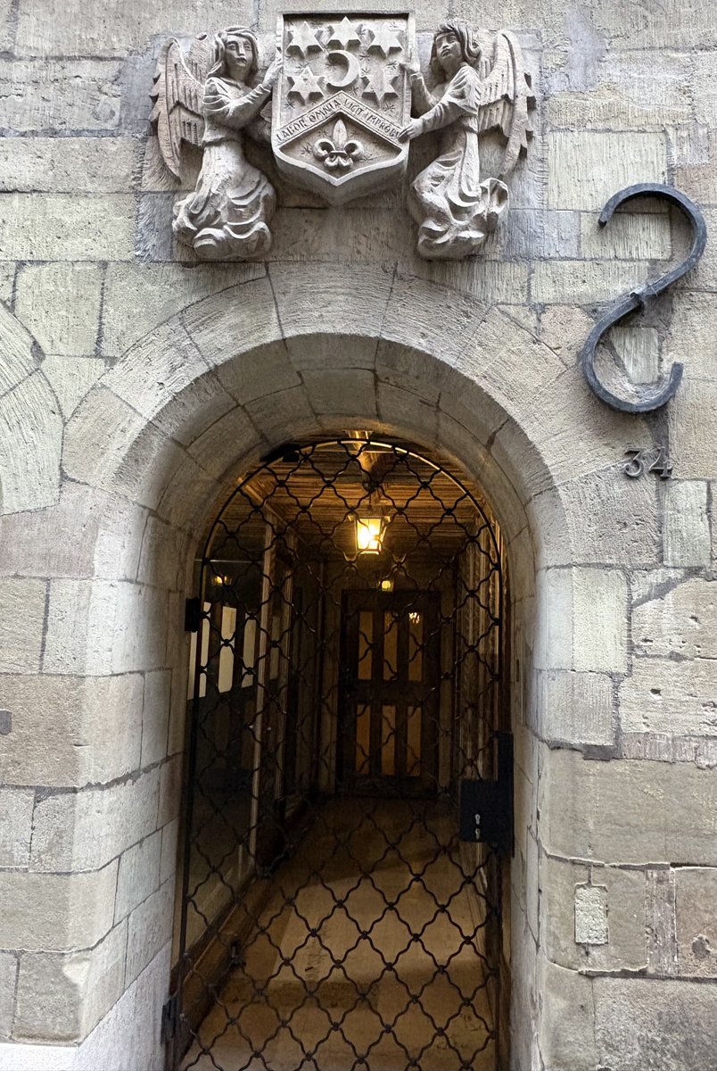 GmurHelen's tweet photo. #Monday #morning #vibes
#Walking in the #rain 💦☔️ to the main #train #station 🚊 #Cornavin @RailService @MySwitzerland_e
#Old #Town #Geneva #Switzerland 🇨🇭 https://t.co/qo3KWaw4k2