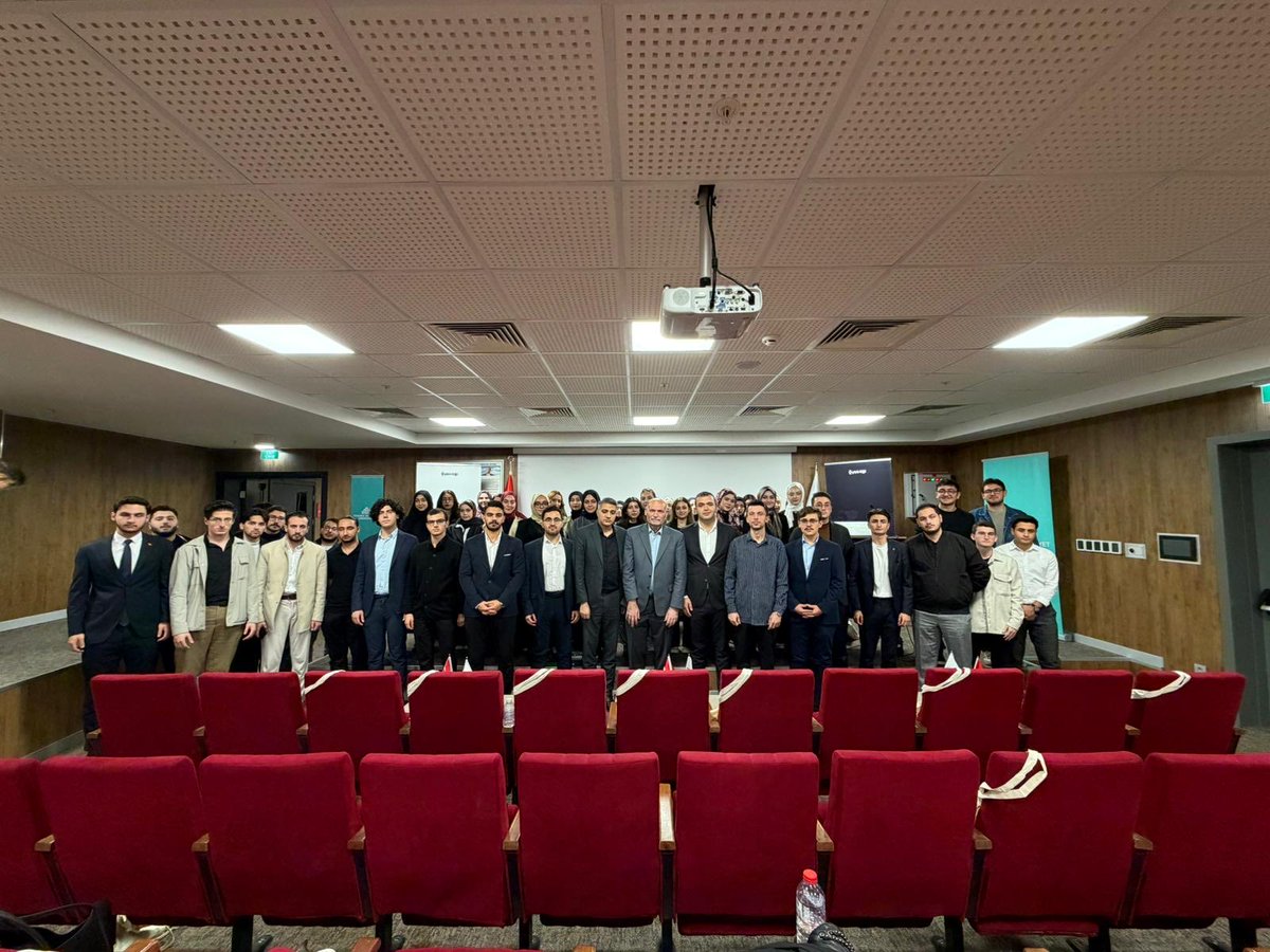gencperspektif1's tweet photo. “The Diplomacy of Law” programımızın açılışını gerçekleştirdik.

Etkinliğimiz, Senegal Büyükelçisi Sayın Ahmet Kavas’ın teşrifleri ve gerçekleştirdiği değerli konuşmasıyla daha da anlam kazandı. 

Uzmanlarımıza ve eşlik eden kıymetli katılımcılarımıza teşekkür ederiz! ⚖️ https://t.co/s0KsBqDfD9