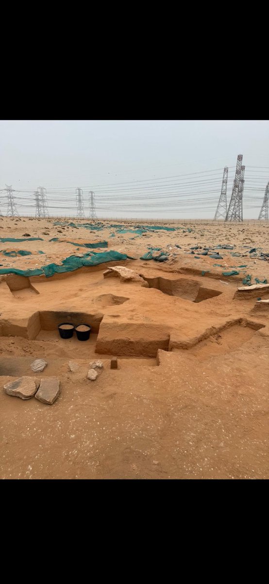 🔴عمرها 7700 سنة… 
الصبية تكشف لنا فصولاً مذهلة من تاريخ بحرة 1؛ أقدم وأكبر مستوطنة في شبه الجزيرة العربية.
أفران قديمة، مجسم بومة، أوانٍ خزفية، رأس إنسان من الطين، وبقايا شعير محلي… 
حضارة تنبض على أرض الكويت منذ آلاف السنين.
🇰🇼✨ الكويت ليست مجرد دولة حديثة، بل جذر حضاري ضارب