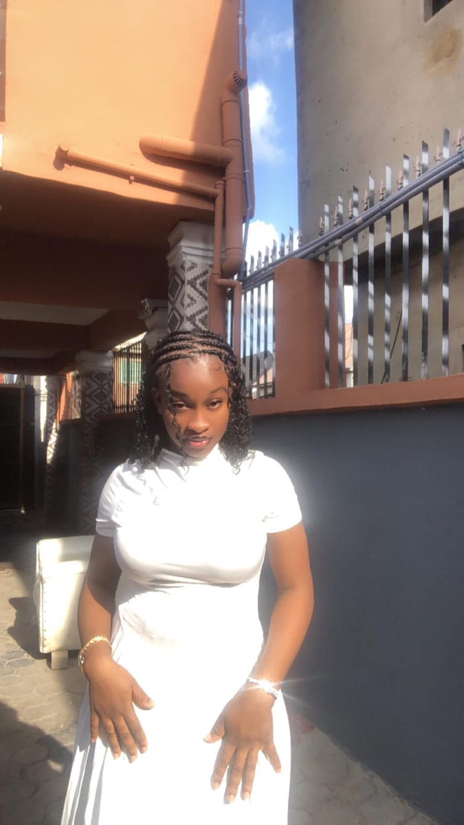 JusttDivinee's tweet image. How many Ribs do i have to take out??😚❤️