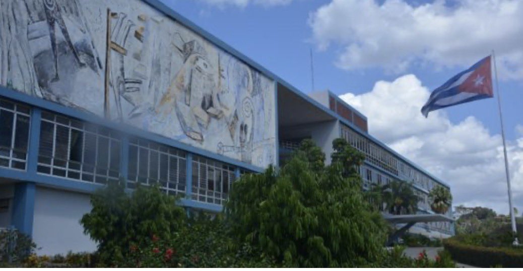 Muchas felicidades para todos los estudiantes de Cuba en este día Internacional de los estudiantes. Éxitos en su preparación para asumir los grandes desafíos globales del presente.<a href="/ciencias_cuba/">Academia de Ciencias de Cuba</a> <a href="/PresidenciaAca1/">@Presidencia_Academia_de_Ciencias</a>