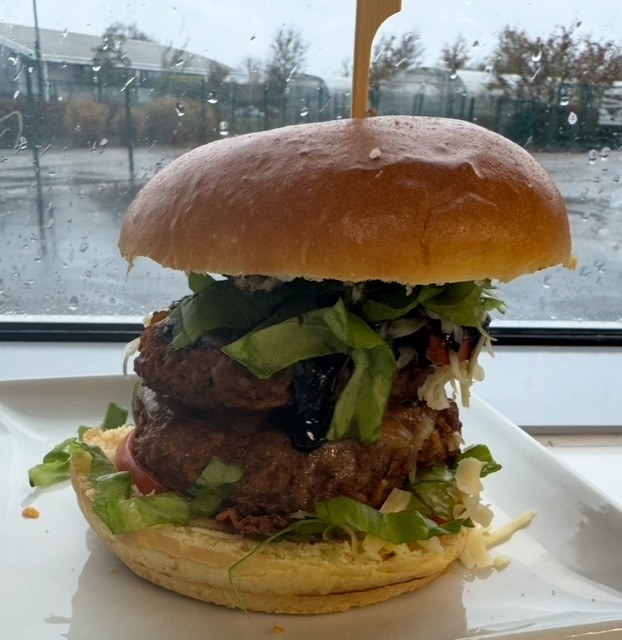 Delta_RASA's tweet image. Year 10, have been cooking, towering stacked burgers, infused with seasonings and bursting with flavour. #Foodtechnology #GCSE