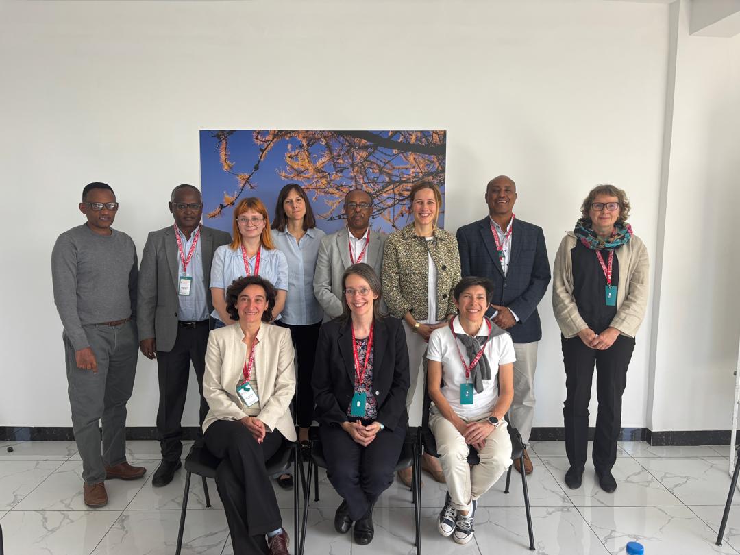 ☕Recently met the 🇨🇭🇪🇹 research team of the CARE project for an insightful follow-up after July’s presentation on sustainable coffee value chains. UniBe &amp; WLRC shared progress &amp; field insights.
📲Their traceability app responds both to regulatory criteria and farmers’ needs!
