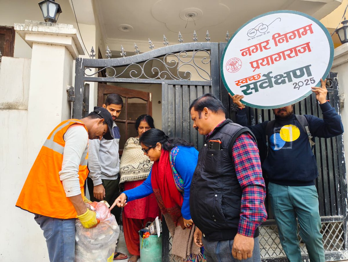 NigamPrayagraj's tweet image. हर घर दस्तक अभियान  
जोन 1 | वार्ड संख्या 71 – ओम प्रकाश नगर  

नगर निगम प्रयागराज द्वारा हर घर दस्तक अभियान आयोजित किया गया।

अभियान के दौरान क्षेत्रवासियों को स्वच्छता के प्रति जागरूक करते हुए निम्न संदेश साझा किए:-

#DoorToDoorCollection
#WasteSegregation
#SourceSegregation