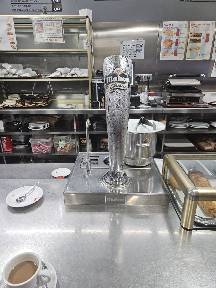 w politechnice madryckiej normalnie w przerwie mozesz se wyjebać piwko z kija bo wsm to czemu nie