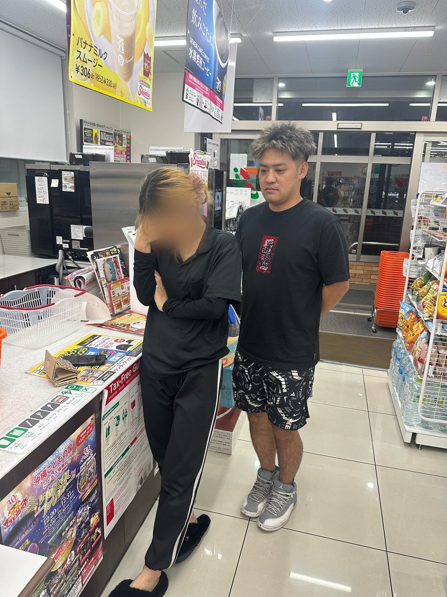 娘に会計払わせる父親
後ろでスタンバるな
（後ろの人財布を出せ）