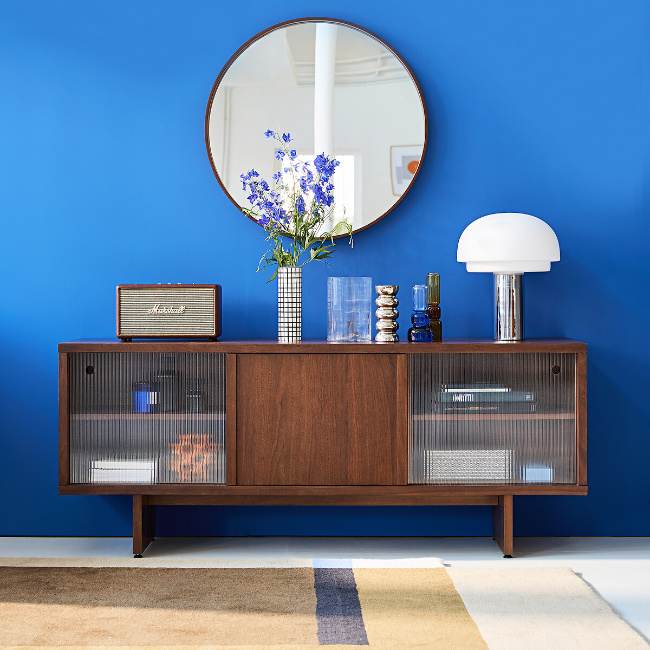 RetroToGo's tweet image. One of my favourite designs of late, this Dello retro walnut veneer and glass sideboard at La Redoute is good looking and practical. It&apos;s also in the Black Friday sale. bit.ly/4nYelLa