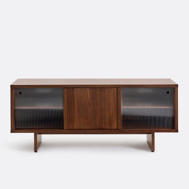 RetroToGo's tweet image. One of my favourite designs of late, this Dello retro walnut veneer and glass sideboard at La Redoute is good looking and practical. It&apos;s also in the Black Friday sale. bit.ly/4nYelLa