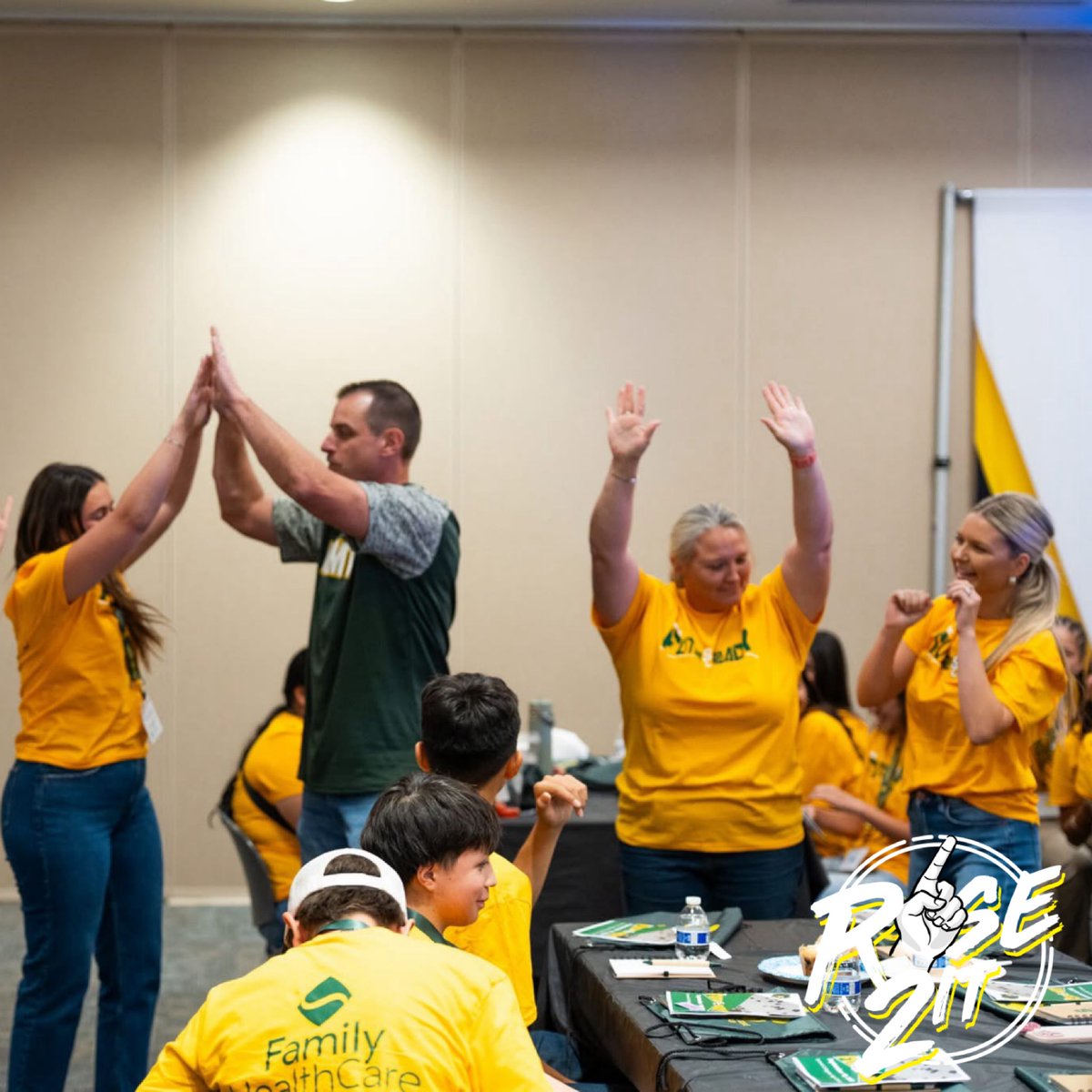 RISE2ITPRO's tweet image. Teamwork makes the dream work❗️Shine bright this week 💫  #rise2it