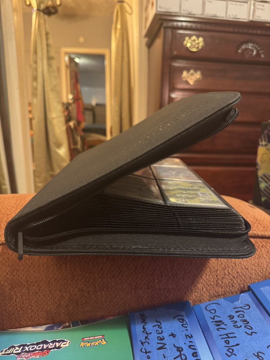 broloth's tweet image. This binder is not even half full and already it doesn’t close... 

What a waste of time and money.