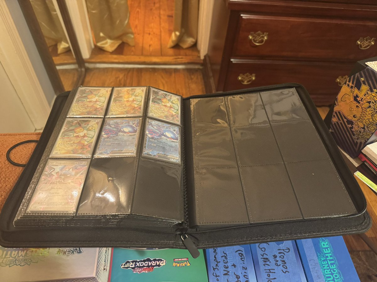 broloth's tweet image. This binder is not even half full and already it doesn’t close... 

What a waste of time and money.