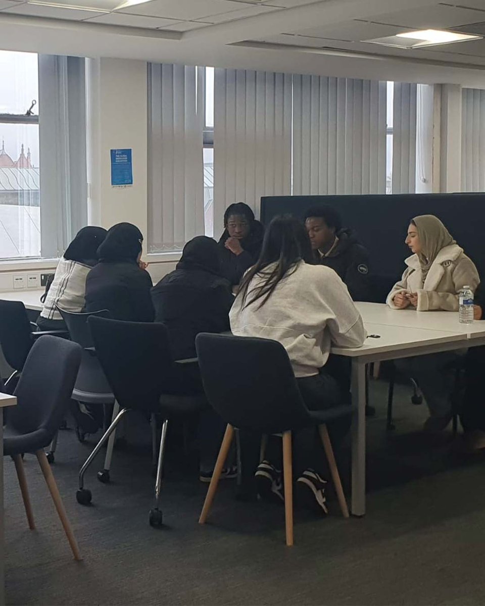 OSFC_Info's tweet image. Year 13 Business students attended an immersive Student Experience Day at @SalfordUni  last week.

They had the opportunity to explore the campus &amp;amp; facilities, before developing essential skills in negotiation &amp;amp; competitive strategy through the negotiation procurement game.