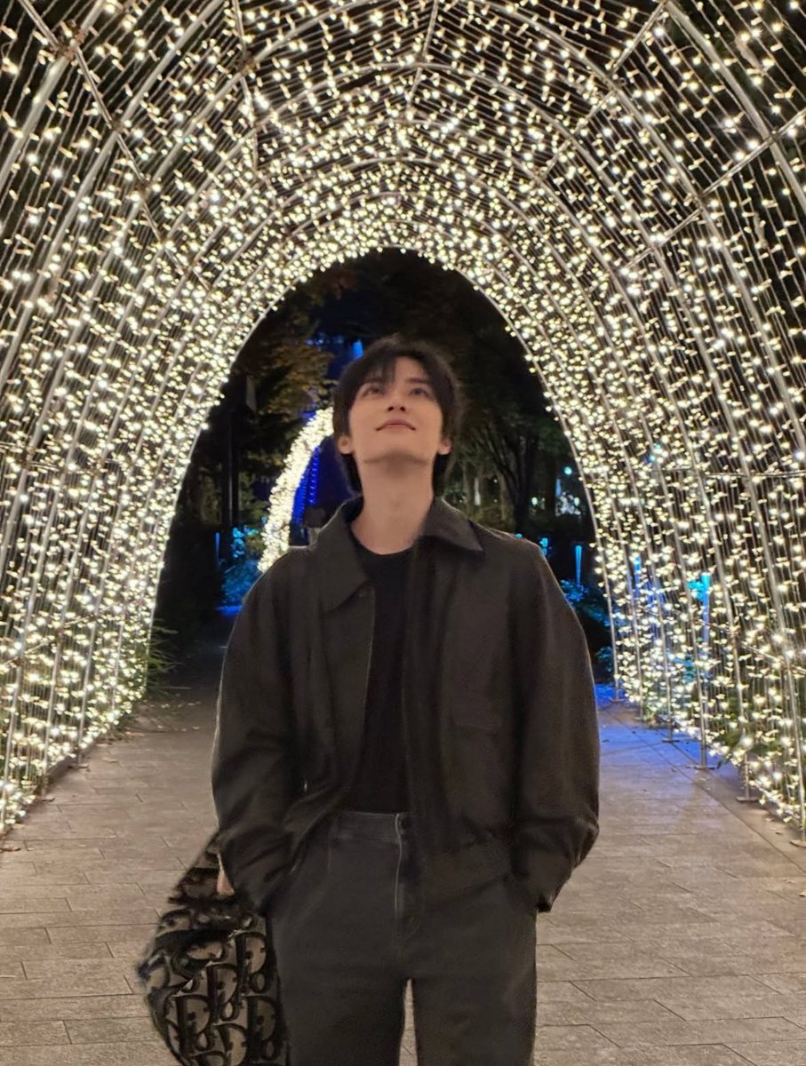 오직 이 사진 때문에 다시 돌아왔더
최범규 남친짤 !!!!!!