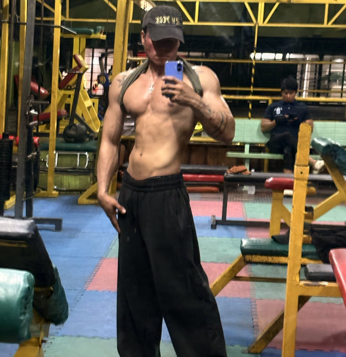 Tanonoy6000M's tweet photo. Tara  after  gym  eutin  kita https://t.co/xQb6eQrel5