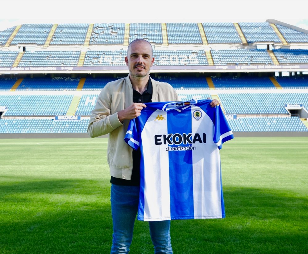 pedroavera's tweet photo. Ya es oficial @cfhercules Beto Company
#Futbol #PrimerRFEF https://t.co/NbvwBISmpL