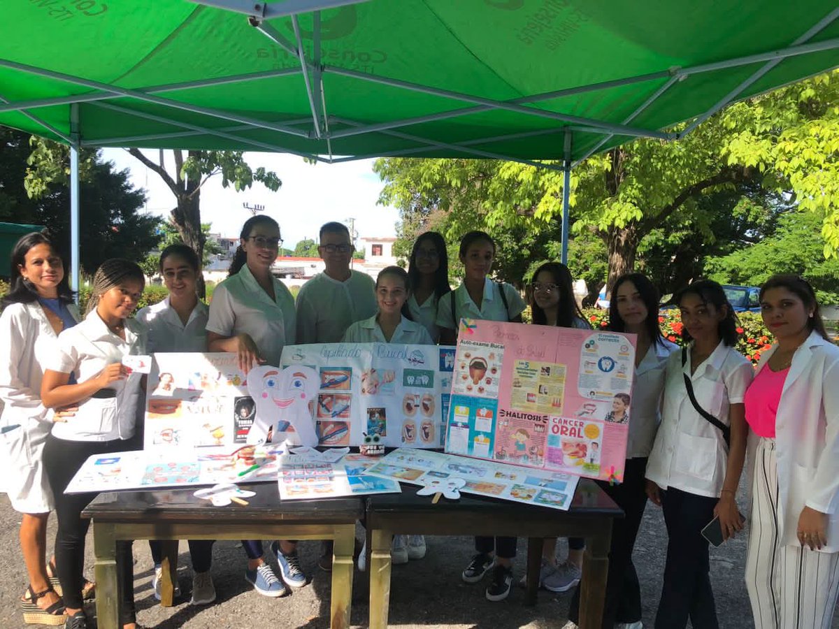 rectoraucmcfg's tweet photo. Nos unimos a la celebración de la juventud, la dedicación y el futuro. Si bien cada estudiante universitario merece un reconocimiento por su arduo camino de aprendizaje, hoy elevamos un aplauso especial a aquellos que han elegido la más noble de las tareas. Salvar vidas! https://t.co/0Z4yT4S8lz
