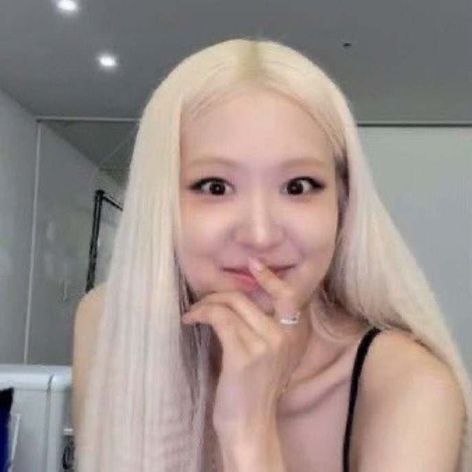 hollievamp's tweet image. lembrei de alguém...