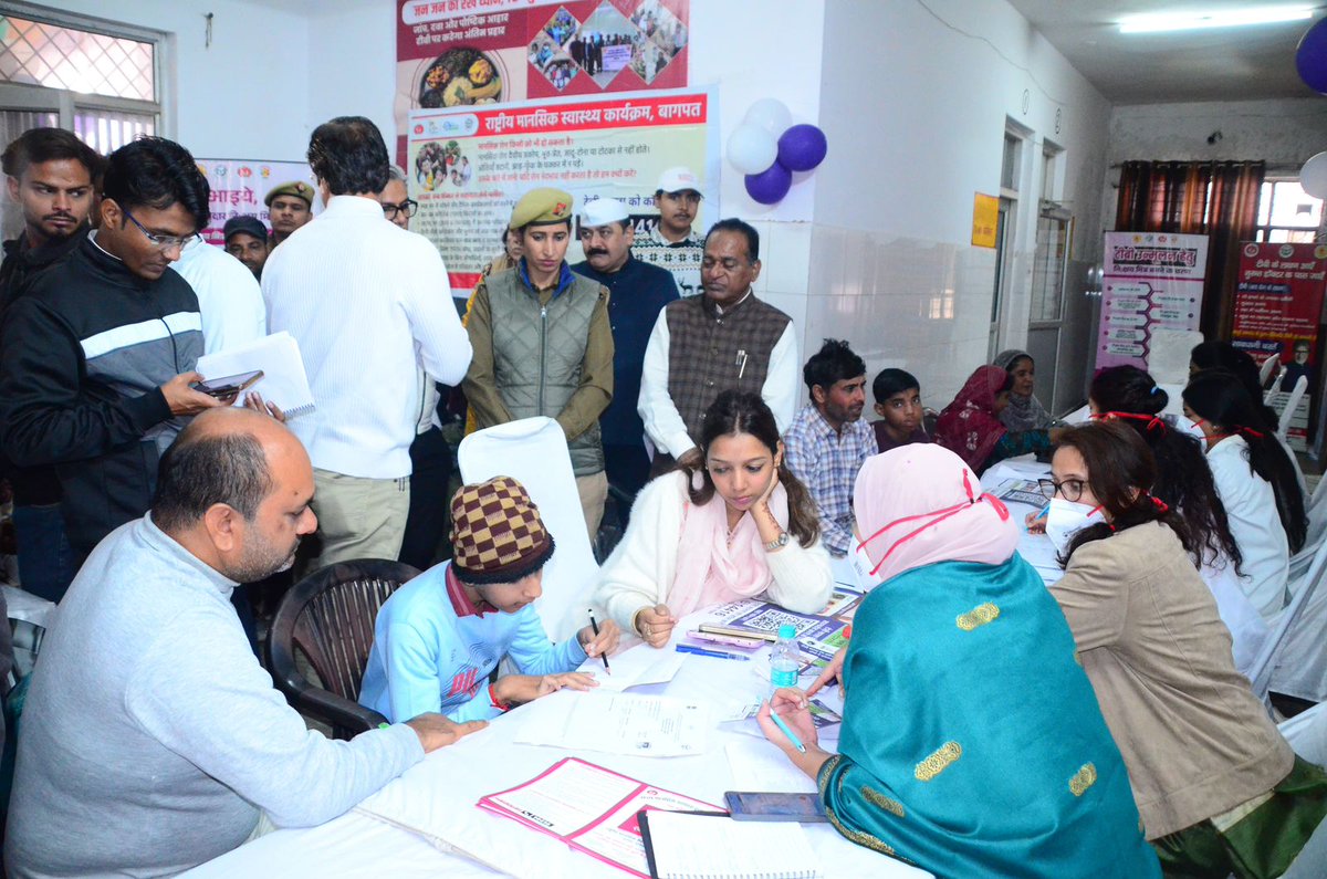 आज 17-11-2025 को जिला संयुक्त चिकित्सालय बागपत में आयोजित #मानसिक_स्वास्थ्य जाँच शिविर में लाभार्थियों की स्वास्थ्य स्क्रीनिंग तथा क्षय रोगियों को पोषण पोटली वितरित की गई. इस अवसर पर <a href="/BagpatDm/">DM Baghpat</a> महोदया,  CMO महोदय डॉ तीरथ लाल, डॉ. यशवीर सिंह, डॉ. रोबिन चौधरी एवं अन्य उपस्थित रहे.