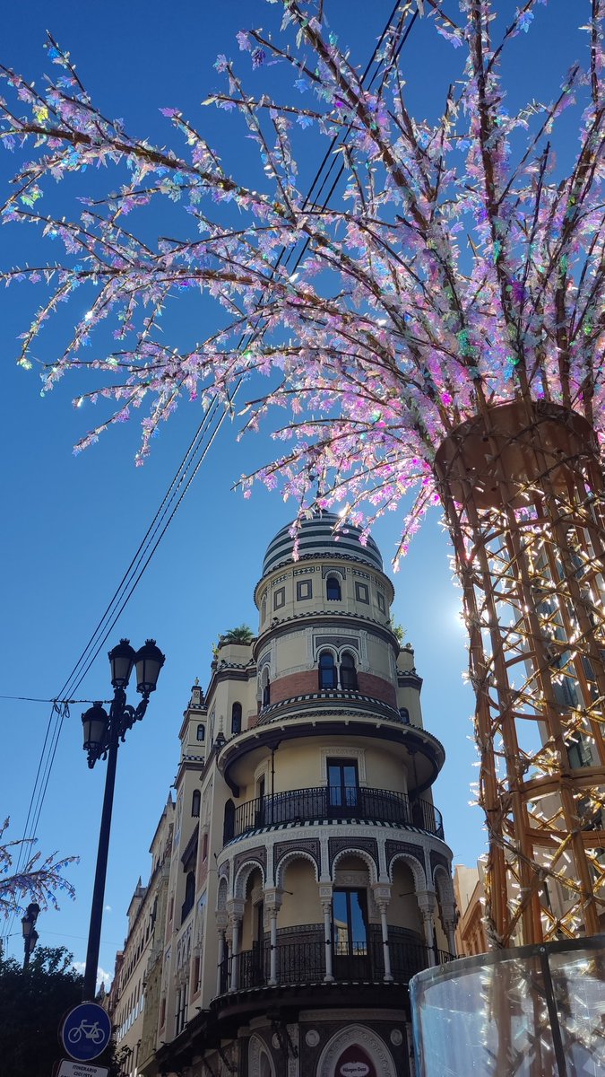sevillaclick's tweet photo. La Navidad se acerca ❤️ Sevilla https://t.co/eacl7Sbo9M