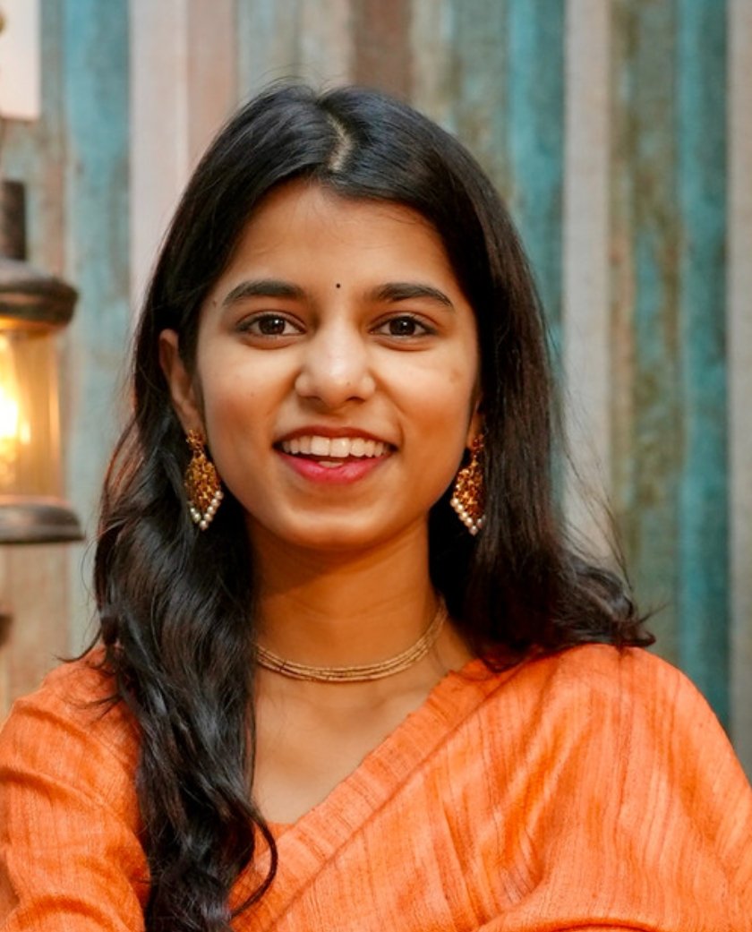 साथियों कहा जा रहा है अब मैथिली ठाकुर को मंत्रालय भी मिलेगा इतना तेज प्रगति कोई नहीं किया जितना तेज ये कर ली है।