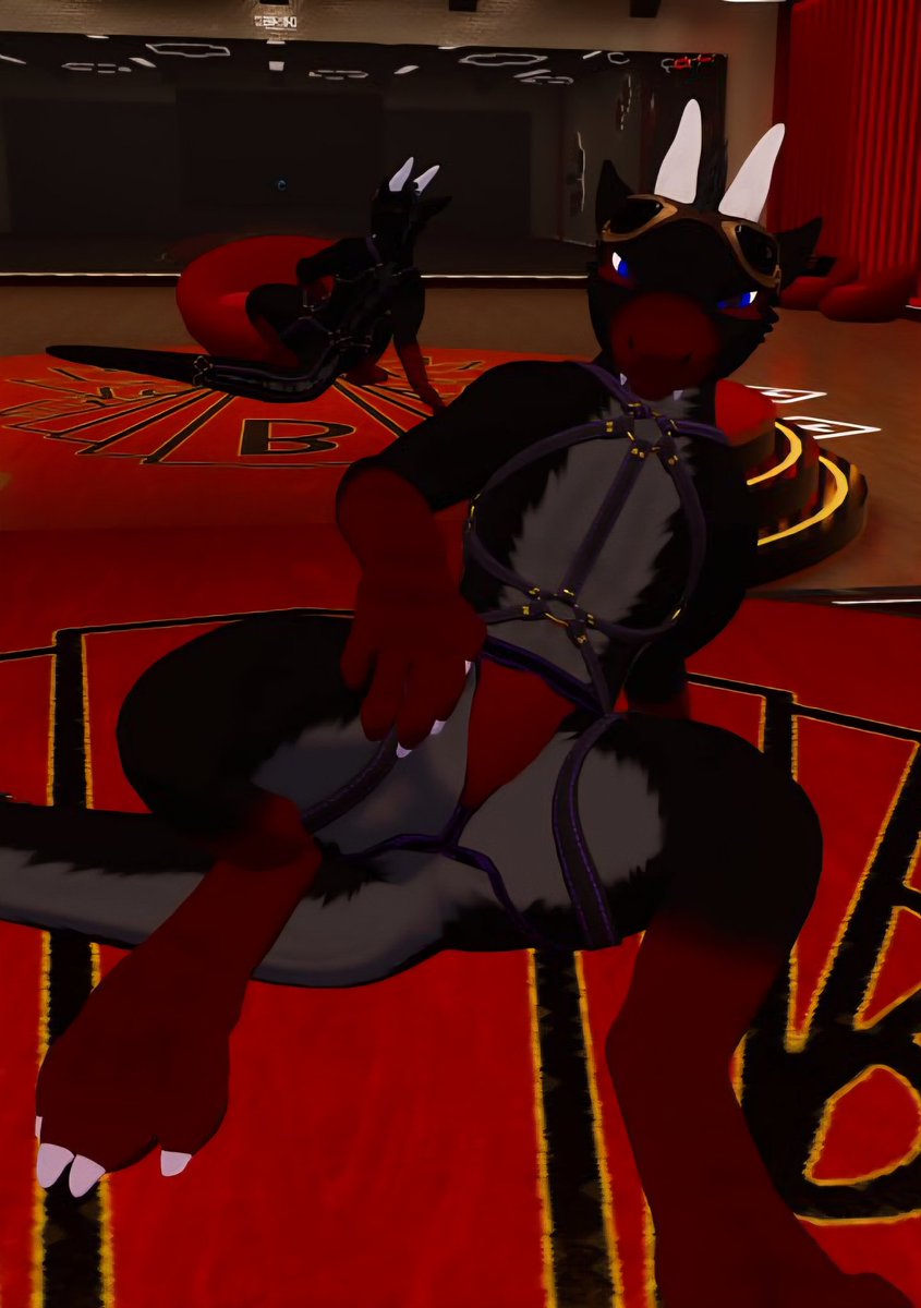 ShadowsEdge2's tweet image. Started taking some *ahem* dancing lessions about a month ago and its starting to take shape