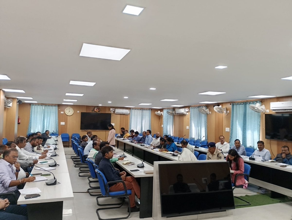 आज जिलाधिकारी सुपौल श्री सावन कुमार की अध्यक्षता में नीलाम पत्र वाद से संबंधित एक महत्वपूर्ण समीक्षा बैठक आयोजित की गई। बैठक का मुख्य उद्देश्य जिले में नीलाम पत्रों के निष्पादन की वर्तमान स्थिति का परीक्षण करना तथा आगामी दिनों में कार्यों को और गति देने हेतु आवश्यक दिशा-निर्देश