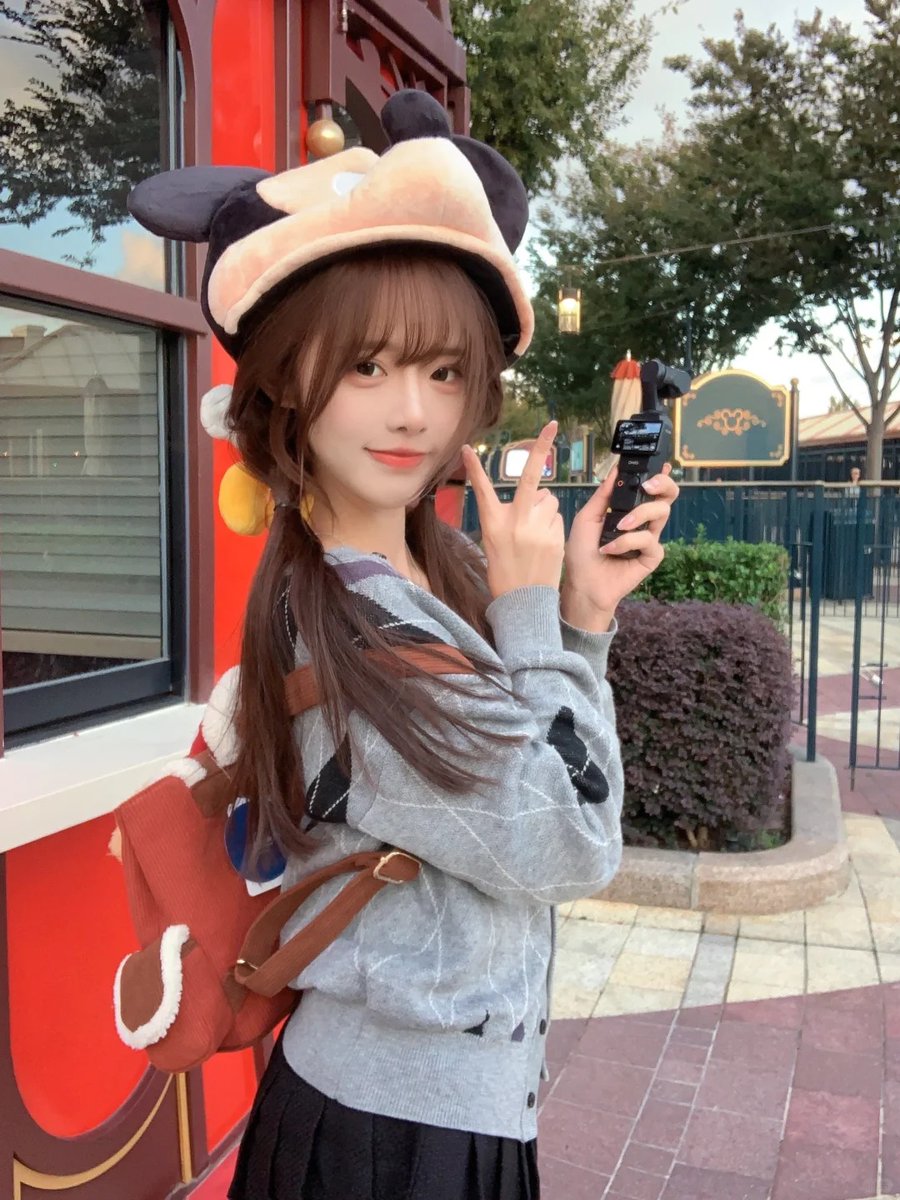 jinghualie's tweet photo. The weather has been amazing lately!
Perfect for going out and taking a walk.
Back to Disney again!
#GoodWeather #PerfectDayOut #DisneyDay #DisneyTime #ThemeParkFun #LifeMoments #DisneyMagic #FunTimes #WeekendVibes #DailyJoy #TravelDiary #MemoryCollector #SunnyDayMood https://t.co/27gY2TZyso