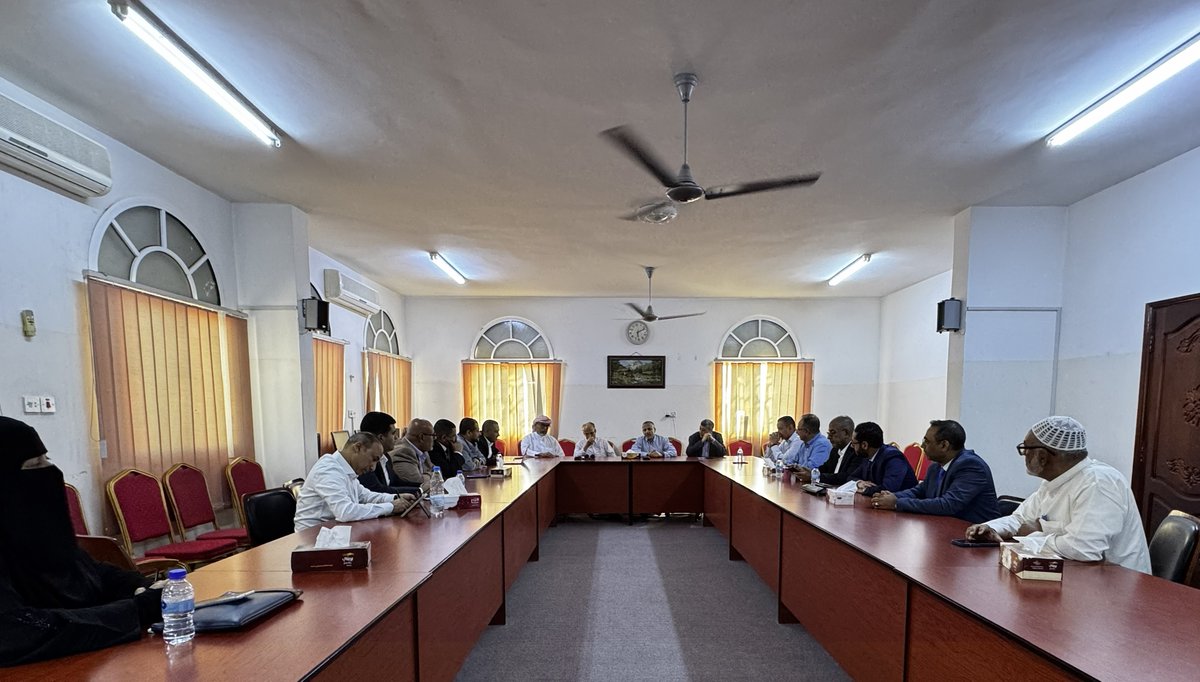 فريق الإصلاحات الاقتصادية يعقد اجتماعه السنوي بسيئون ويؤكد دعمه لخطة الإصلاحات الشاملة، مع التشديد على حماية المواطنين من أي أعباء إضافية.
الفريق دعا إلى:
• توحيد الإيرادات
• إنهاء الجبايات غير القانونية
• مكافحة التهريب
التفاصيل في البيان الكامل 👇
yemenief.org/News-Details.a…