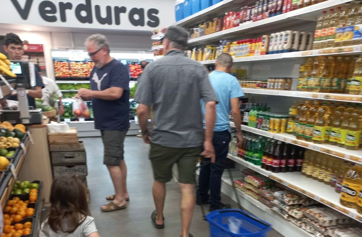 DMoreirauy's tweet image. SOLO EN URUGUAY

Luis cuando fue presidente, y el actual, haciendo compras como cualquier persona sin guardaespaldas.