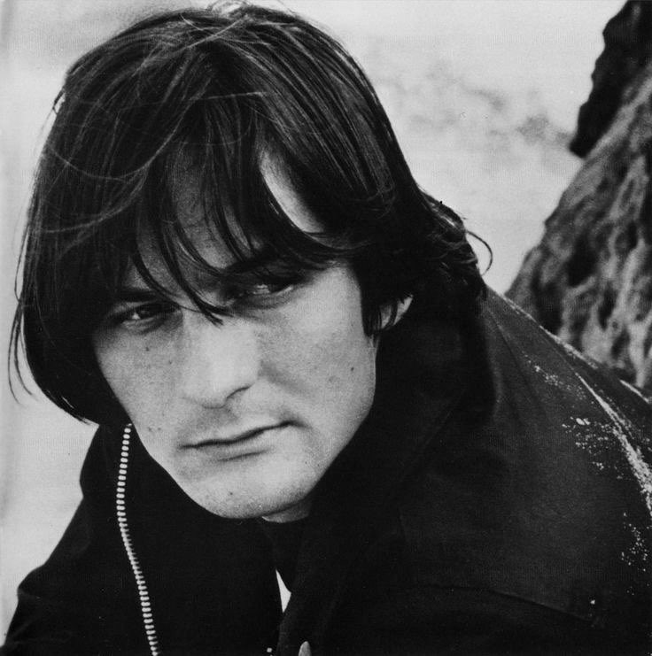 clairevoyant05's tweet image. Remembering legendary singer and songwriter Gene Clark on his birthday. As a founding member of The Byrds and as a solo musician, his musical influence cannot be overstated. He would’ve been 81 today.