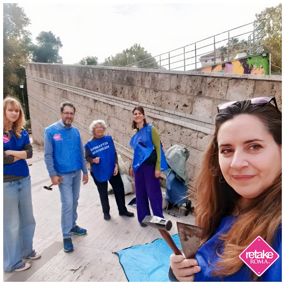 Retake_Roma's tweet photo. Un'espressione soddisfatta, dipinta sui volti dei nostri volontari, consapevoli di aver fatto la loro parte per rendere la propria città più curata e vivibile.
Buon lunedì.
#retakeroma #volontariato https://t.co/RlQ5SIqack