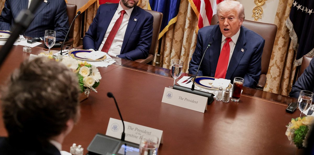 ACUERDO CON EE.UU.: QUÉ ES LA TRANSFERENCIA DE DATOS PERSONALES DE ARGENTINOS

El acuerdo bilateral con Estados Unidos incluye habilitar la transferencia de datos personales sin restricciones, lo que permitiría a empresas operar más libremente pero plantea riesgos sobre cómo se