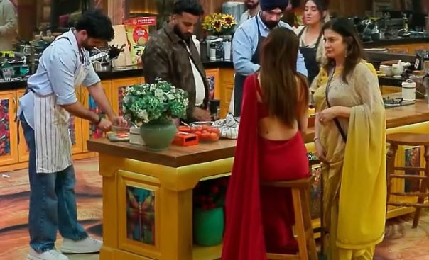 irfan_ranjani's tweet image. Ayan tomato kr raha kunicka farrhana se krrao and both smiling oml 😭😭

#FarrhanaBhatt #Bb19 #Fayan