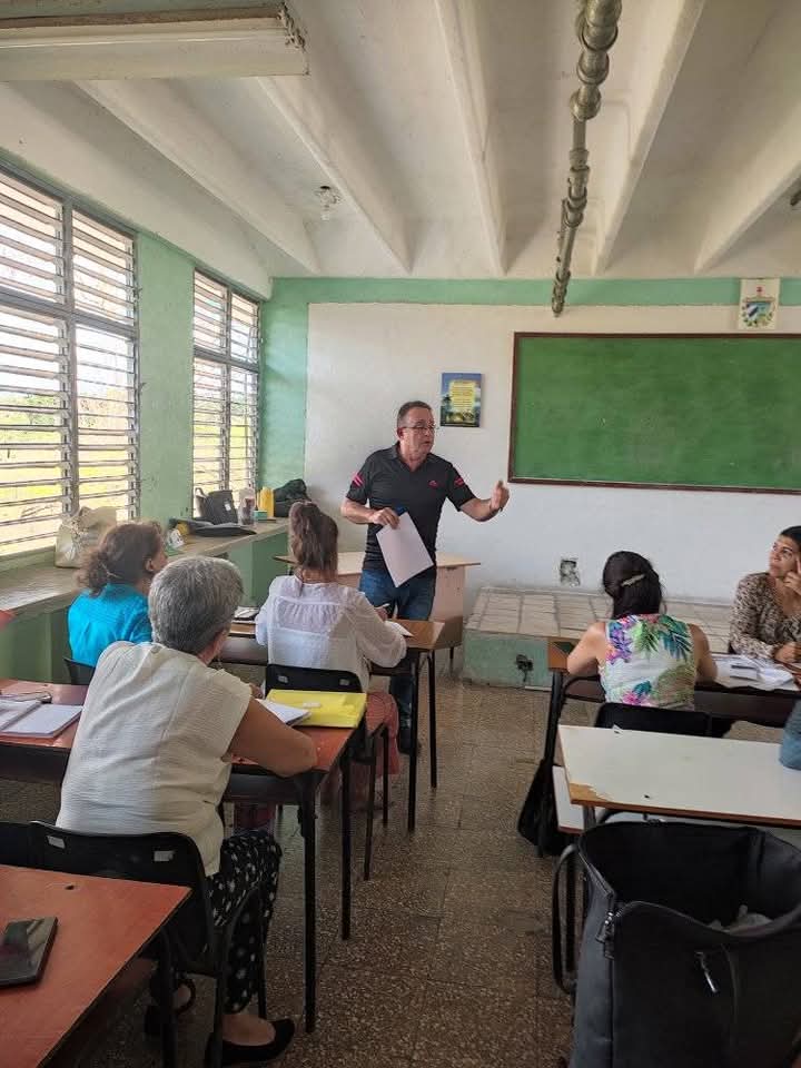 ✍️ Acontecer noticioso desde #SanctiSpíritusEnMarcha🇨🇺
💻La portada digital de <a href="/RadioSSp/">Radio Sancti Spíritus #Cuba</a> se dedica hoy a Fidel García Jacomino, quien ha consagrado más de 40 años a la Educación Especial en Sancti Spíritus, profesión a la que  entrega sus mejores energías. radiosanctispiritus.cu/es/una-vida-de…