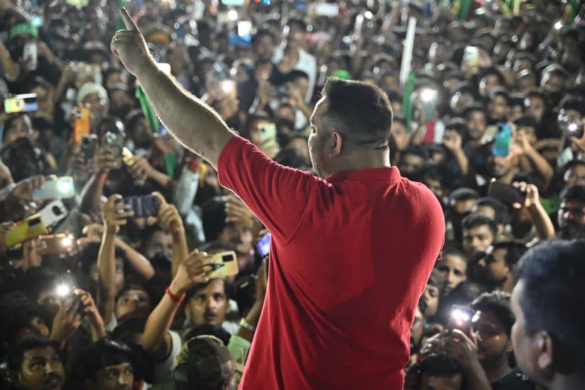 नेताजी,

आपके नेतृत्व में हमारी पार्टी मजबूती से लड़ी। आपने वह हर संभव प्रयास किया जो किया जा सकता था। सीमित संसाधन में भी अपनी इच्छाशक्ति और मेहनत से आपने पूरे चुनावी माहौल को अकेले एकतरफा बना दिया था। आपको हराने में कई राज्यों के मुख्यमंत्री, अनेकों मंत्री, सांसद, विधायक, स्टार