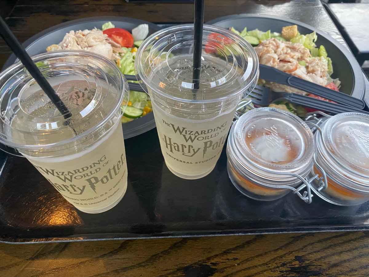 koikano_aramu's tweet image. はじめましての遠方の彼氏さんとユニバハロウィン行ってきました🎃👻
まさかの杖2本持ってて貸してくれた(* ˊᵕˋㅅ)
杖持ったことなかったからたくさん魔法教えてくれて感動🪄写真もたくさん撮って本当に楽しかった🫶ハリポタエリア満喫したꕀෆ¨
ありがとうございました🙏
#コイカノ関西　#レンカノ