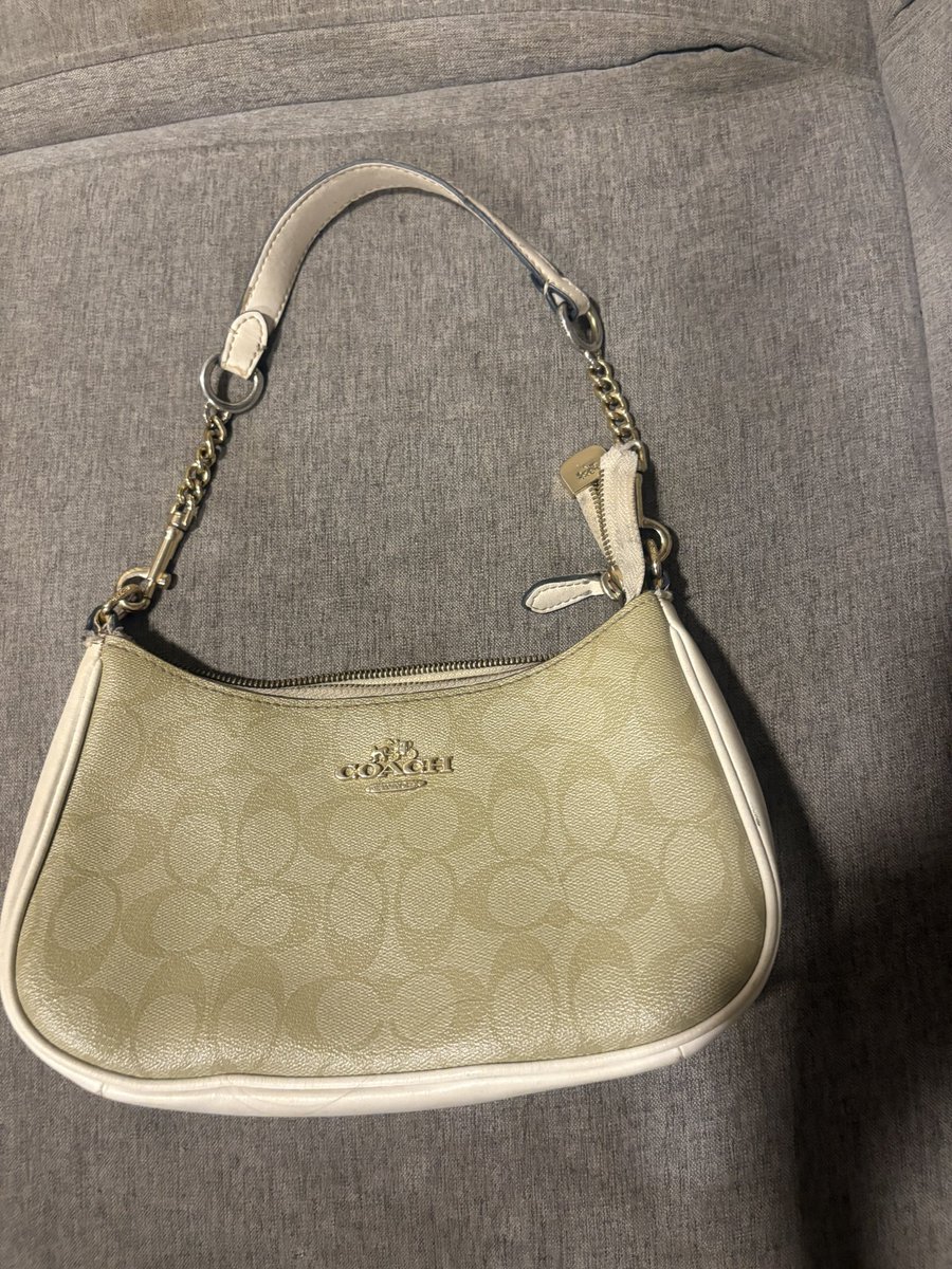 TreasureyouSh's tweet photo. ส่งต่อคับ 850 ส่งฟรี ต่อได้น้า

#ส่งต่อcoach #coachthailand
#ส่งต่อlongchamp #longchampthailand https://t.co/OG132PKkig