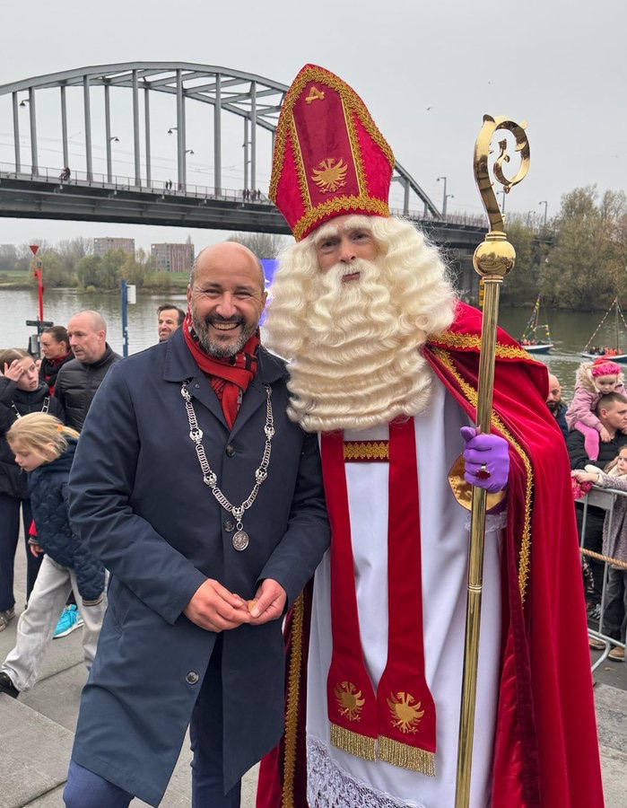 Religieuze uitingen bij boa’s: ja, ja, ja.
Religieuze uitingen bij de Goedheiligman: nee, nee, nee.