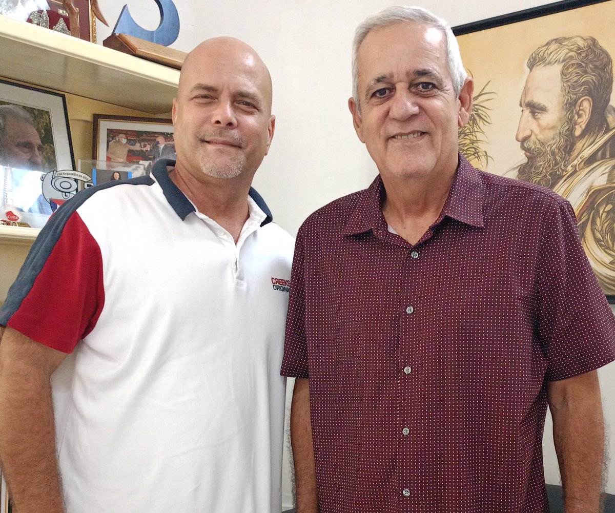 Nos visitó en la sede de los #CDRCuba el compañero Juan Contino Aslán, quién ocupó, entre otras importantes responsabilidades, la de Coordinador Nacional de nuestra organización. #Cuba #TodosSomosCederistas