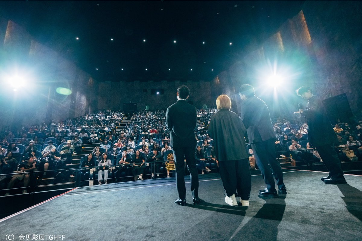 ◢◤#映画宝島 台北金馬映画祭◢◤　

“Rising Japan”部門で上映🎞️
#妻夫木聡 さん、#大友啓史 監督が登壇すると
約400席の会場から大きな歓声が...！

上映終了後には大きな拍手が湧き起こり、
本作が海を超えて多くの方々に
届いていることを実感しました💎

映画『#宝島』🎬劇場で、たぎれ！