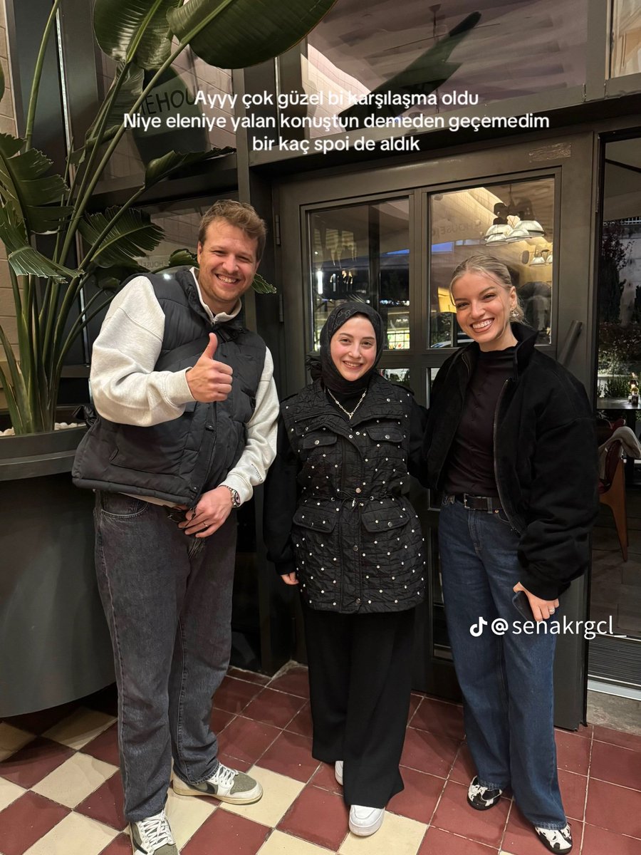 rkyzr8's tweet image. Hanımı geldi diye onun yüzünde ki vatan gülüşü #BurakYörük @yilmazztuana