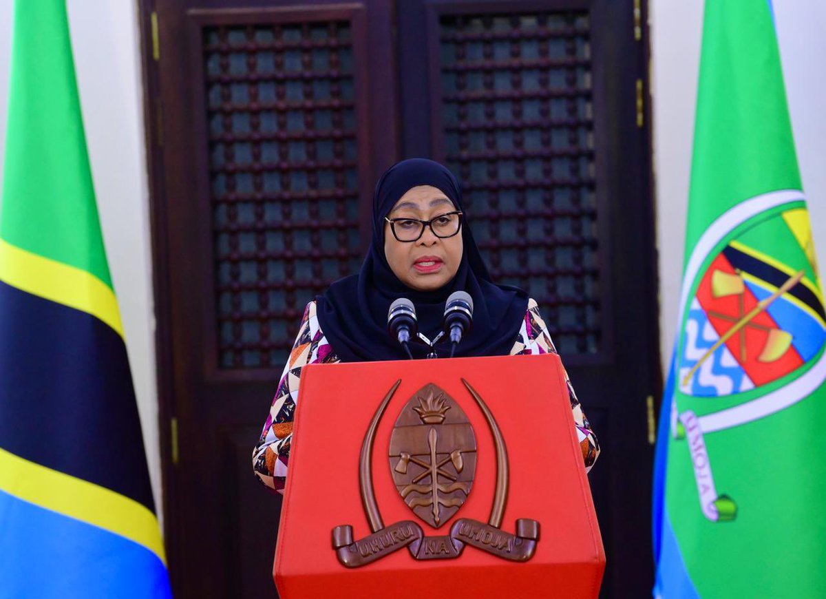 ikulumawasliano's tweet photo. Rais wa Jamhuri ya Muungano wa Tanzania, Mhe. Dkt. Samia Suluhu Hassan akitangaza Baraza jipya la Mawaziri, Ikulu Chamwino, mkoani Dodoma, tarehe 17 Novemba, 2025. https://t.co/aWt974iV8B