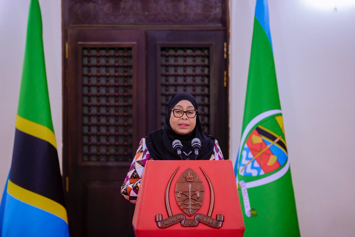 ikulumawasliano's tweet photo. Rais wa Jamhuri ya Muungano wa Tanzania, Mhe. Dkt. Samia Suluhu Hassan akitangaza Baraza jipya la Mawaziri, Ikulu Chamwino, mkoani Dodoma, tarehe 17 Novemba, 2025. https://t.co/aWt974iV8B