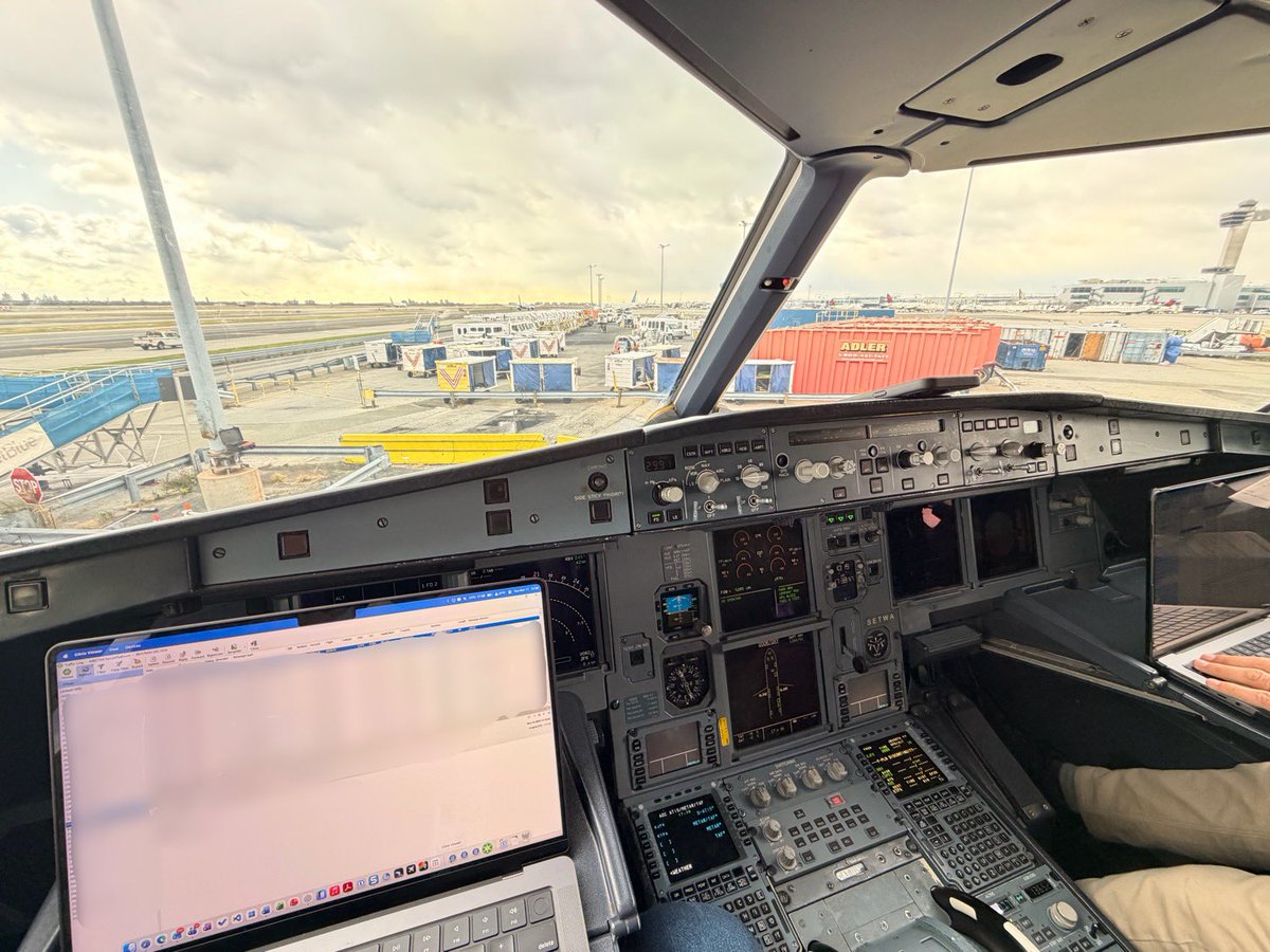 flyrogo's tweet image. Sometimes, the offices views are👌🏻