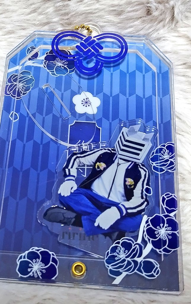 ニース君(<a href="/nice_helm/">ニース</a>)のアクスタもお迎え(*ﾟ∀ﾟ*)
ゲーム機のケースと迷ったけどなんとなく色合いが合わなかったのでお守りケースに…(*･ω･)
これで一緒にお出かけ可能に！！

#デザフェス戦利品
#デザフェス62