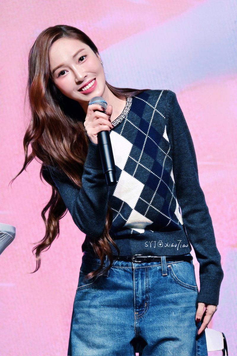 Eternity0418's tweet photo. 💛251108 Star2Star in SuZhou ✘ 9P

#제시카 #정수연 #JessicaJung #郑秀妍 https://t.co/SJWQ4v1j0c