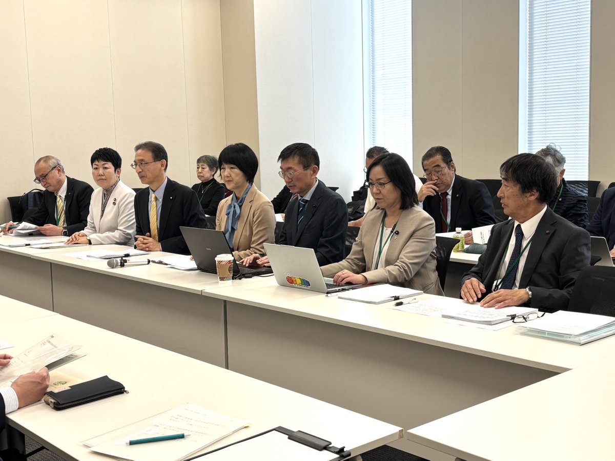 buchitom's tweet image. 日本共産党群馬県委員会の政府要望。
農水省に対して、米を増産へ、クマ対策、豚熱に加えて、優良農地の産業団地化や栗原林道の問題も要望。
クマ対策に予算がかかり、イノシシ対策に影響が出ているという話がありました。補正予算と来年度予算で措置するとのことですが、大幅な予算の確保が必要です。