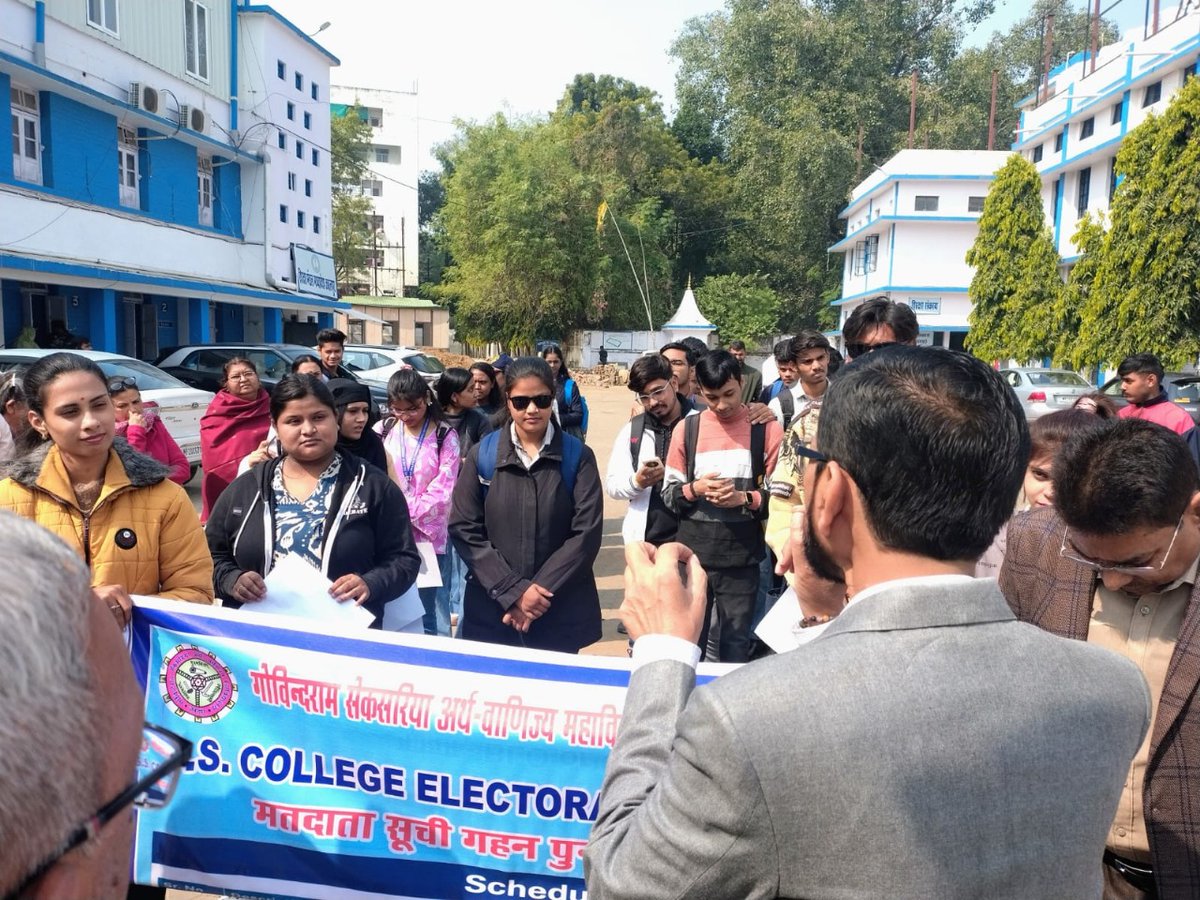 एसआईआर : जीएस कॉलेज के छात्र-छात्राओं ने निकाली रैली
<a href="/ECISVEEP/">Election Commission of India</a> 
<a href="/CEOMPElections/">Chief Electoral Officer, Madhya Pradesh</a>  
#JansamparkMP
#jabalpur 
RM : facebook.com/plugins/post.p…