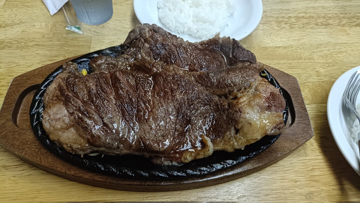 昨日、岡山の帰りに食べたステーキハウス樹のビッグバンステーキ1ポンド！
大変美味しゅうございました😋